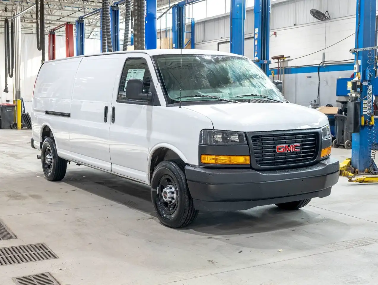 GMC Savana снимка GMC Savana