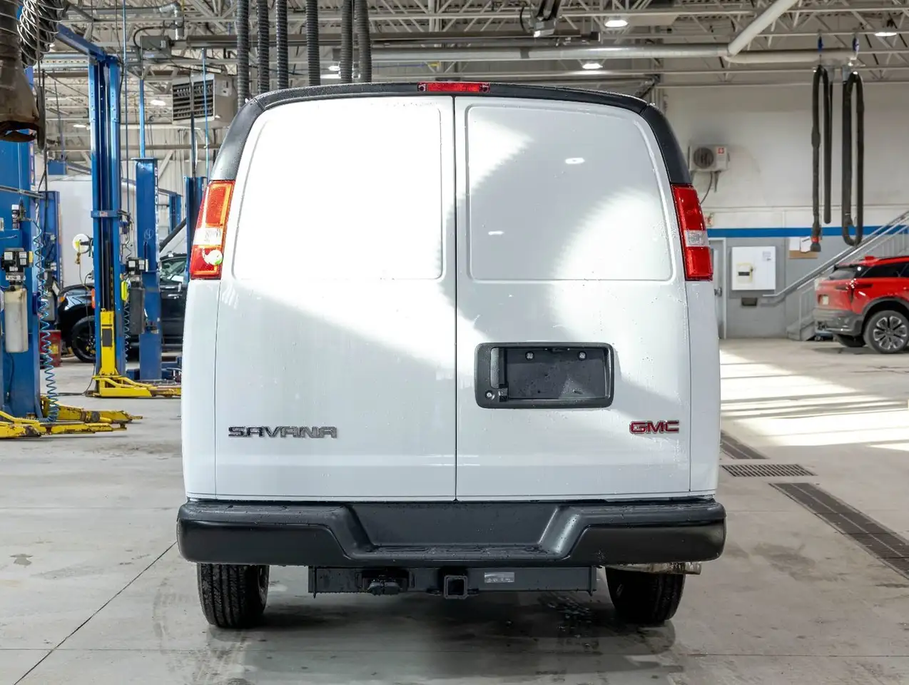 GMC Savana снимка GMC Savana