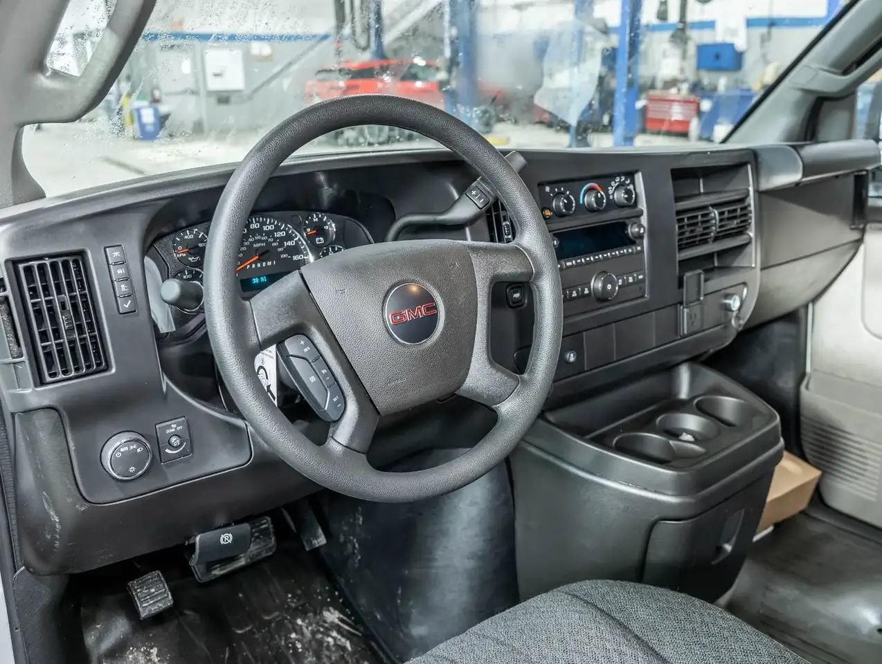 GMC Savana снимка GMC Savana
