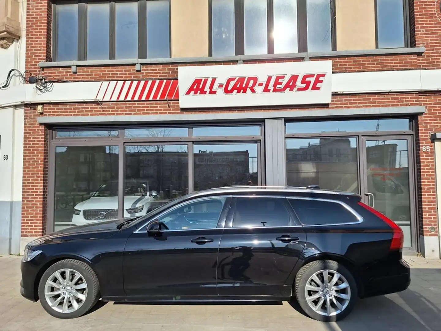 Volvo V90 Momentum PRO D3/ Leder/Airco/Flame birch houtinleg Zwart - 1