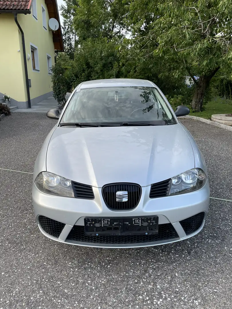 SEAT Ibiza 1,2 12V Grau - 1