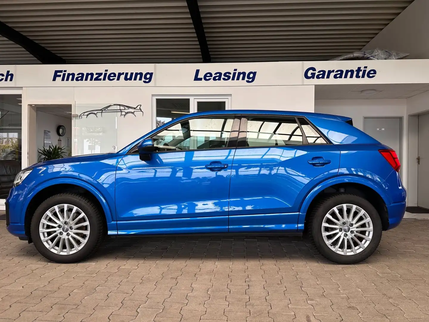 Audi Q2 design,Vollleder,NAVI,KAMERA,SCHECKHEFT,LED Bleu - 1