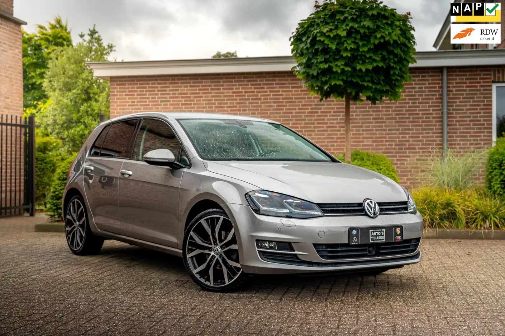Volkswagen Golf 1.4 TSI ACT Highline LED Adept. cruise Gris - 1