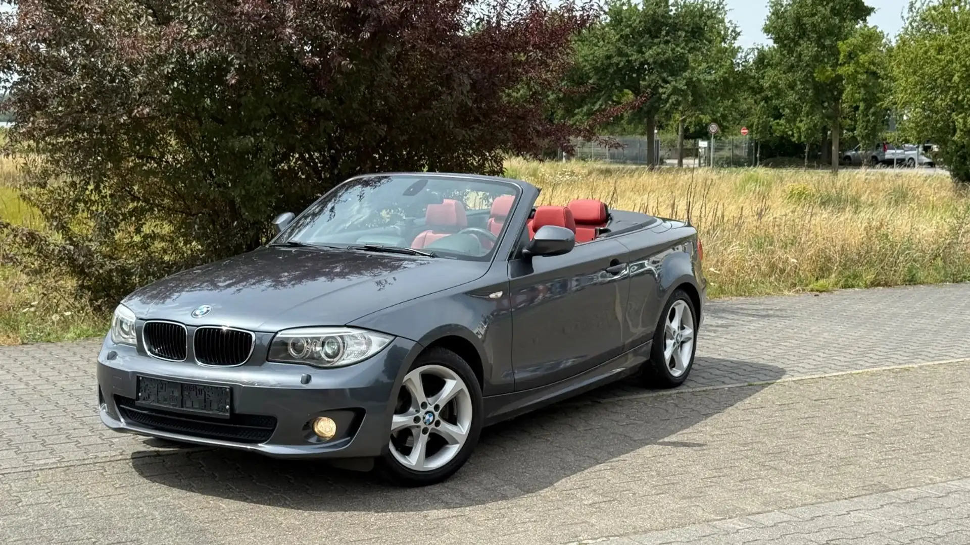 BMW 118 d Cabrio*LEDER ROT*NAVI*SPORT*83TKM*TOP GEPFL Grau - 1