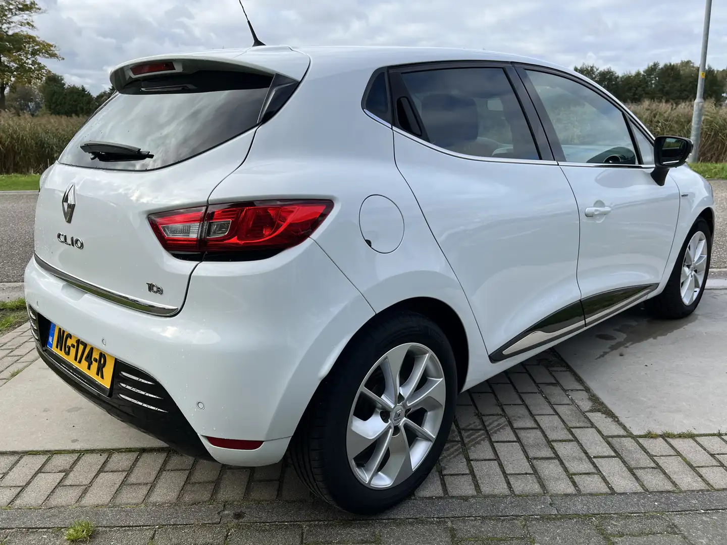 Renault Clio 0.9 TCe Limited / Airco / Navi / Parkeersensoren. Blanco - 2