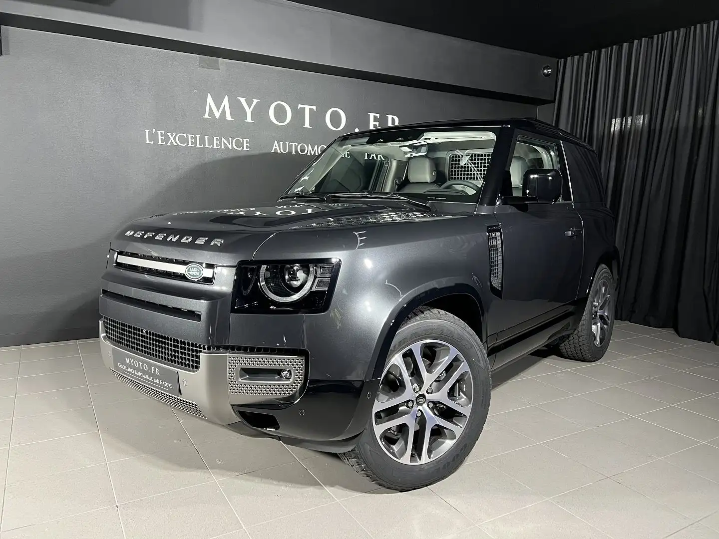 Land Rover Defender 90 3.0 D250 HARD TOP X-DYNAMIC SE Gris - 2