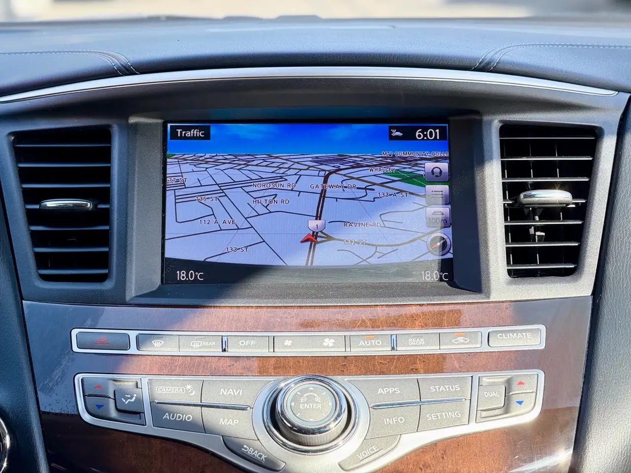 Infiniti QX60 снимка Infiniti QX60