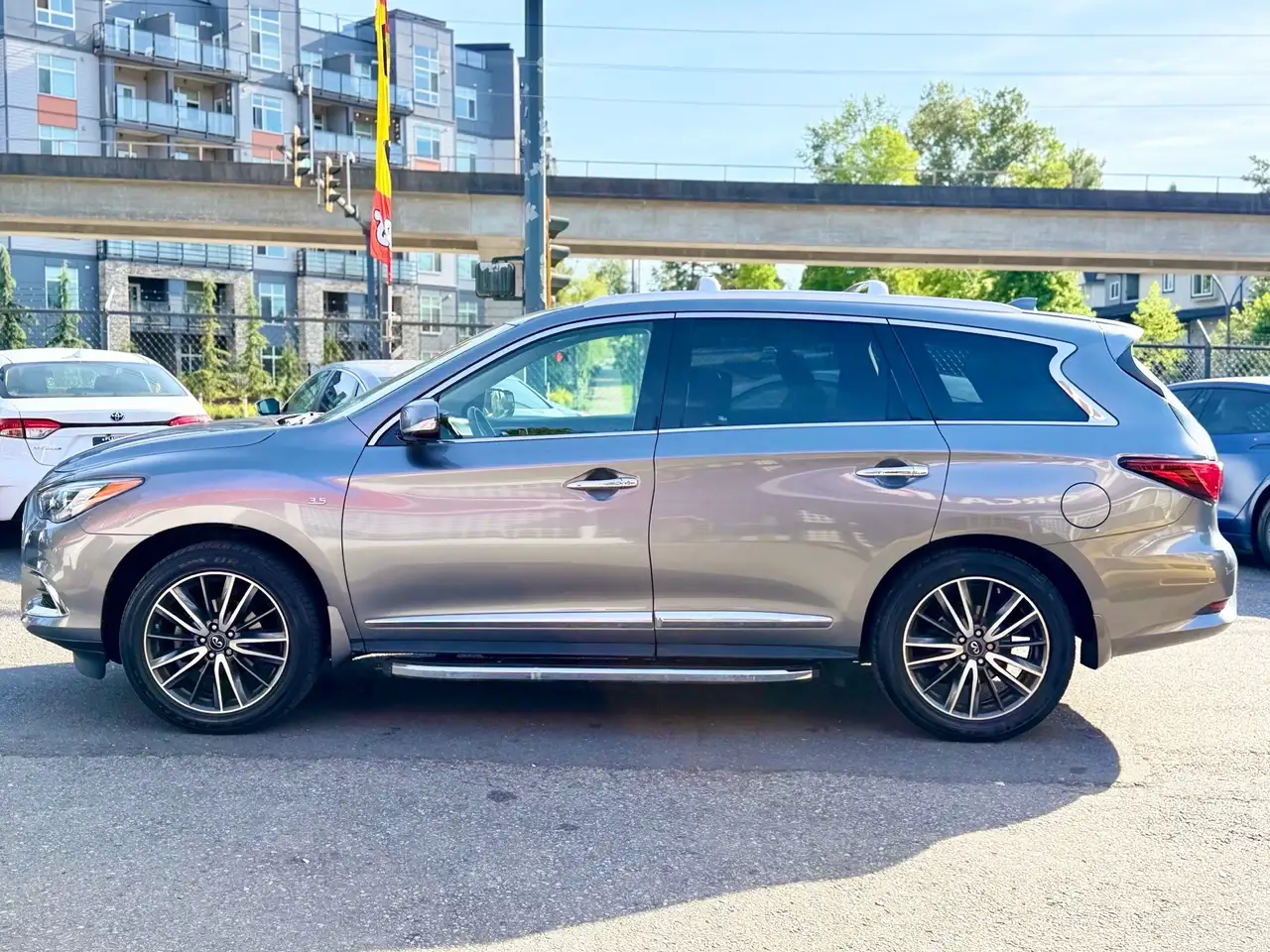 Infiniti QX60 снимка Infiniti QX60