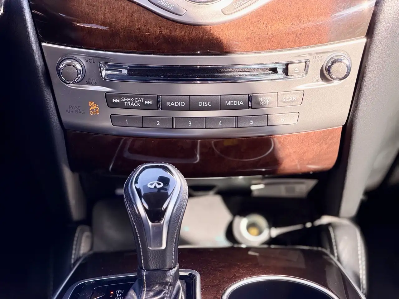 Infiniti QX60 снимка Infiniti QX60