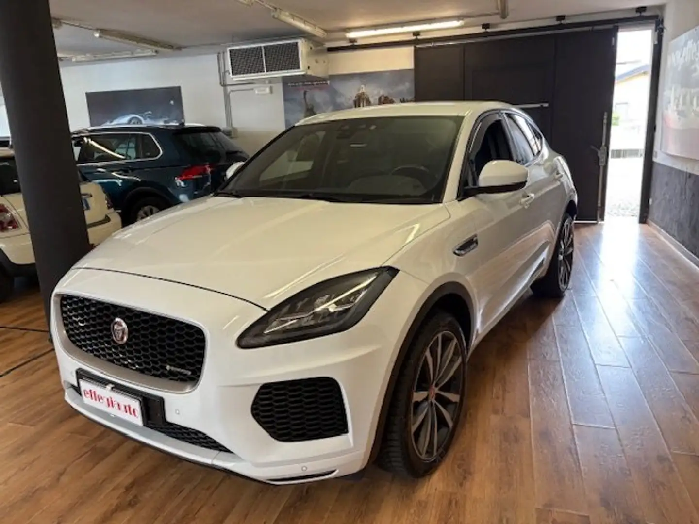 Jaguar E-Pace E-Pace 2017 2.0d i4 R-Dynamic awd 180cv auto Wit - 1