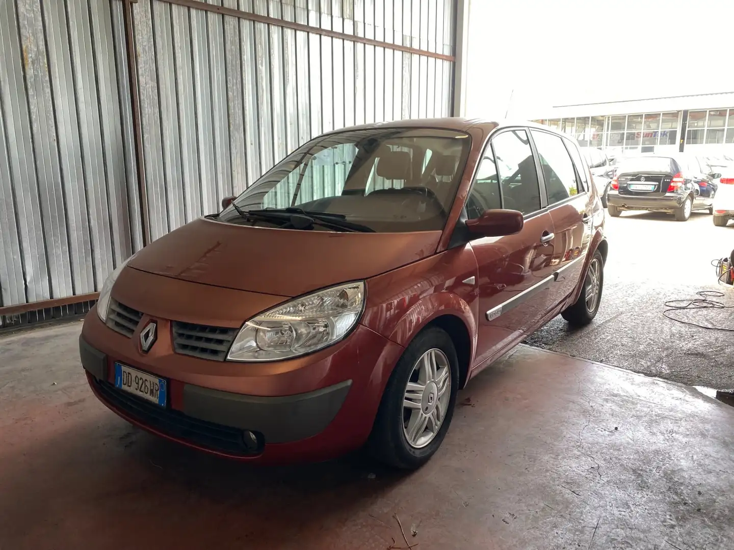 Renault Scenic Grand Scénic 1.9 dCi/130CV Confort Červená - 1