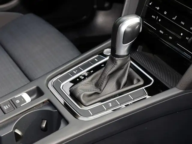 Volkswagen Passat view 11