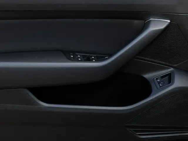 Volkswagen Passat view 17