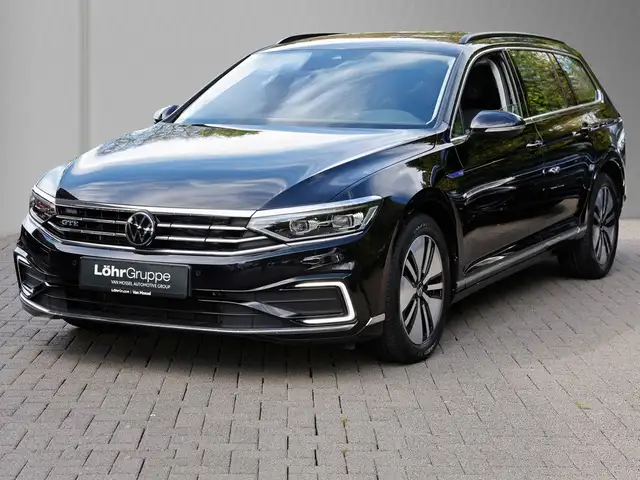 Volkswagen Passat view 4
