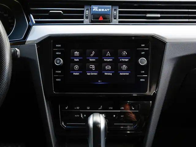 Volkswagen Passat view 13