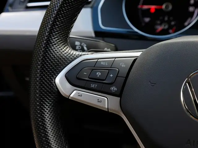 Volkswagen Passat view 18