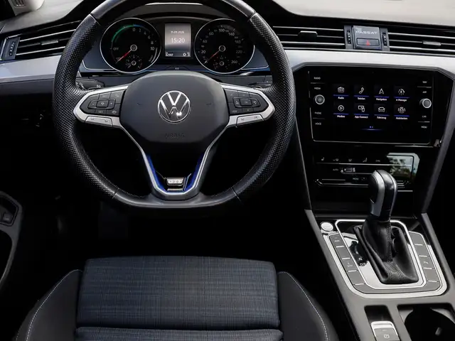Volkswagen Passat view 15