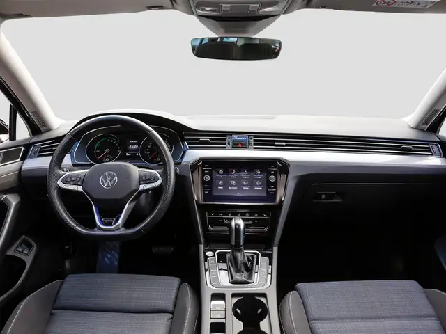 Volkswagen Passat view 14