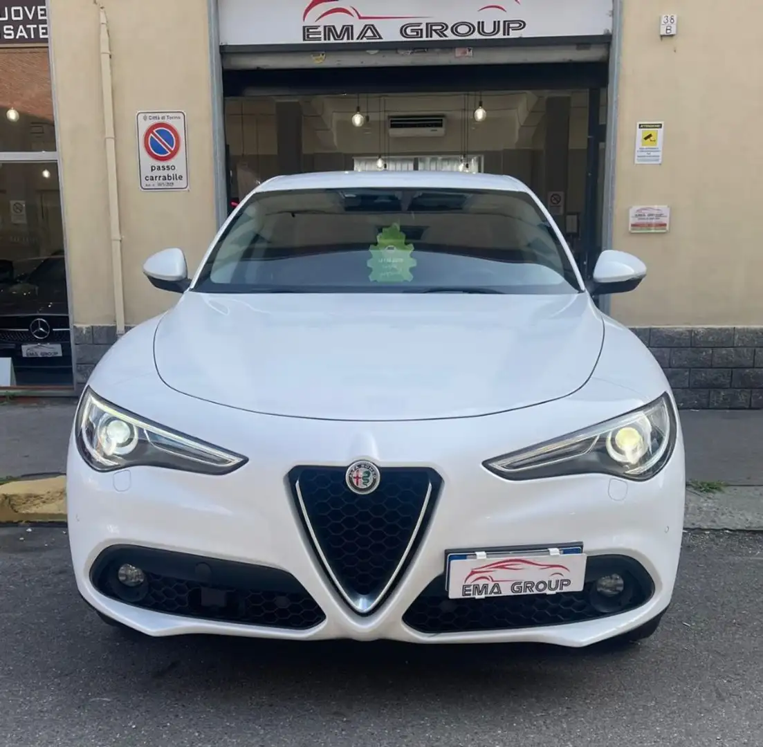 Alfa Romeo Stelvio 2.2 Turbodiesel 210 CV AT8 Q4 Executive Weiß - 1