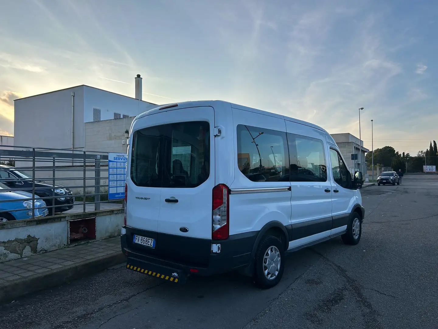 Ford Transit Bus Bianco - 2