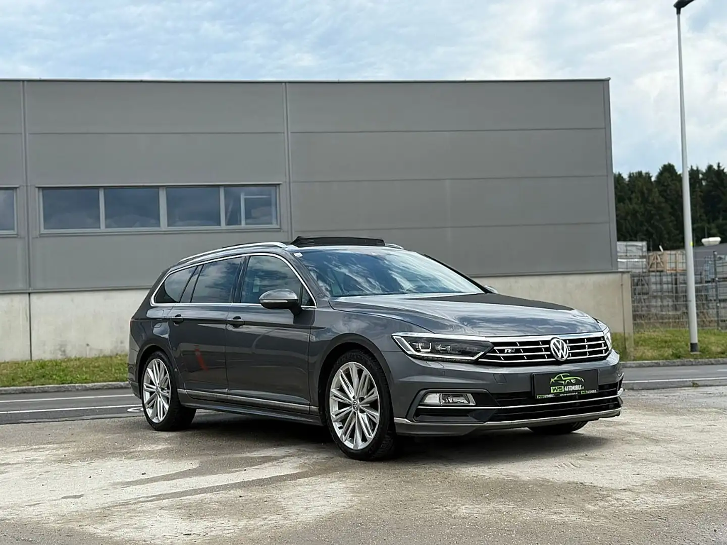 Volkswagen Passat Variant R-line 2,0 TDI Pano/LED Gris - 2
