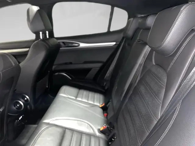 Alfa Romeo Stelvio view 11