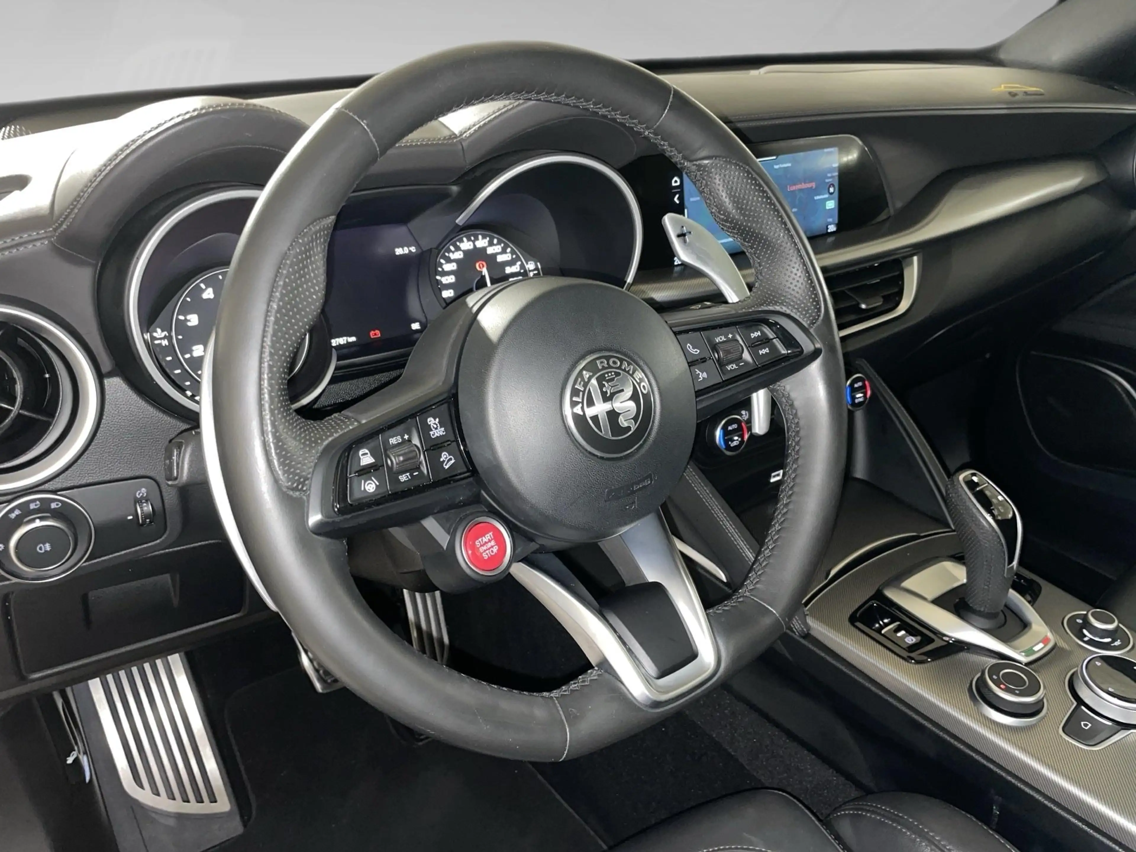 Alfa Romeo Stelvio 2.0 280 GT Junior Ocra AWD — photo 8