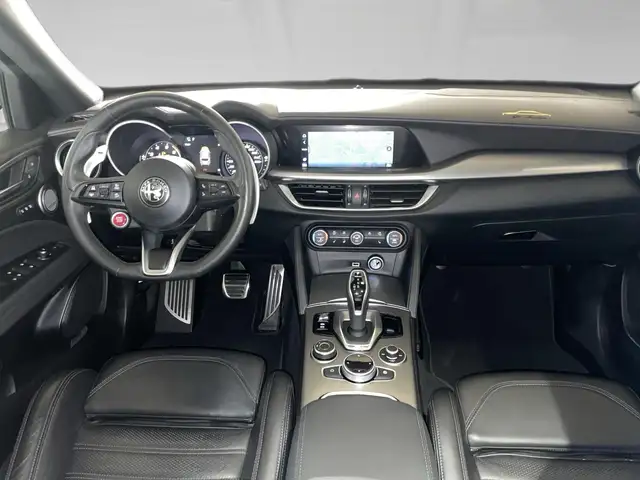 Alfa Romeo Stelvio view 5
