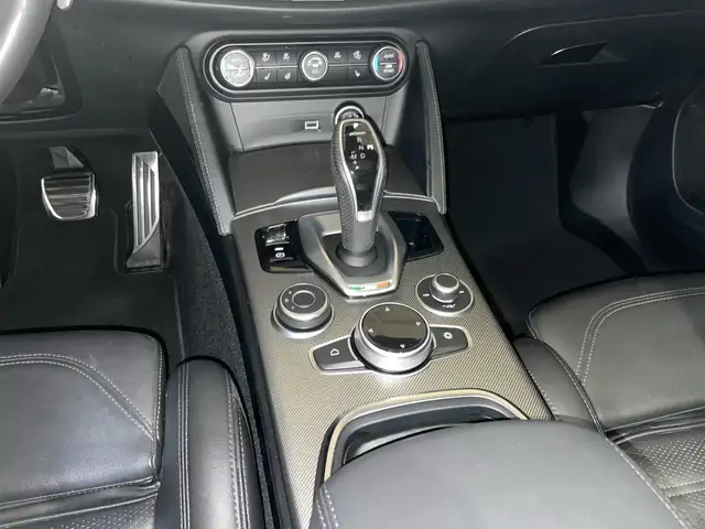 Alfa Romeo Stelvio view 10