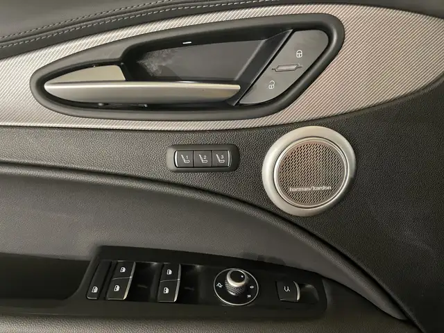 Alfa Romeo Stelvio view 15