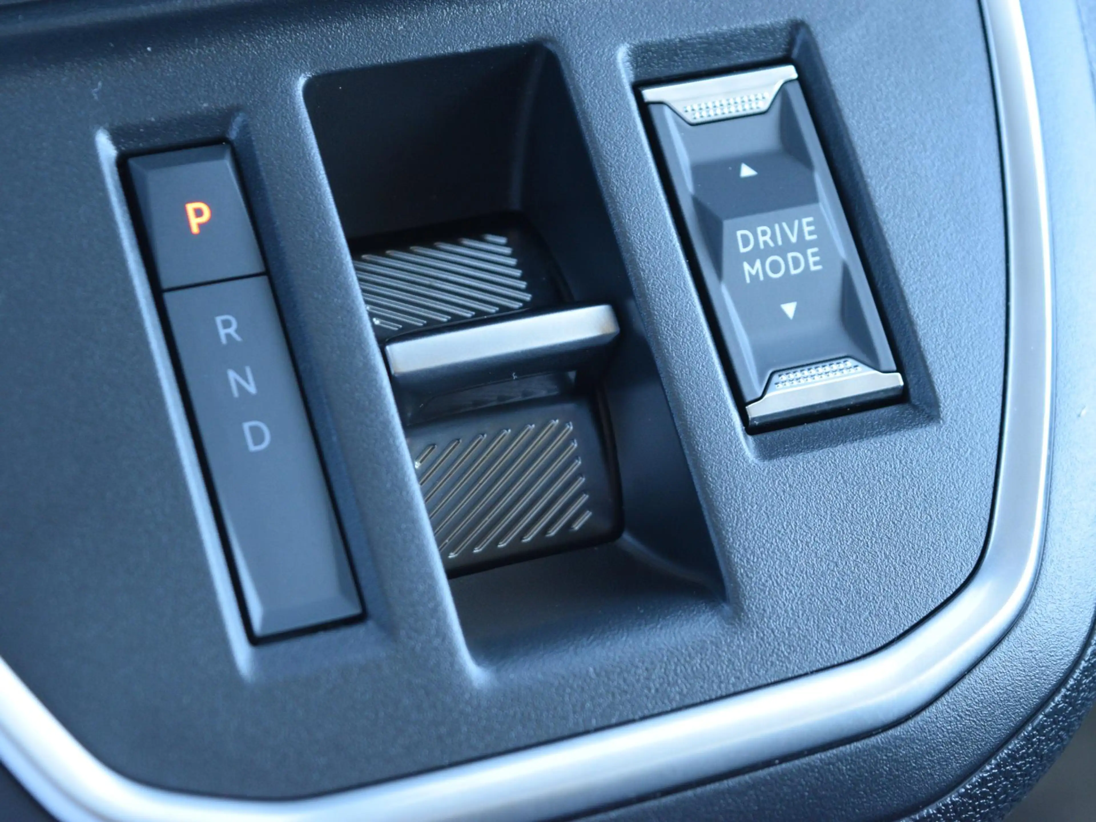 Peugeot e-Expert EV L2 75 kWh Laadruimte betimmering l Navigatie l — photo 14