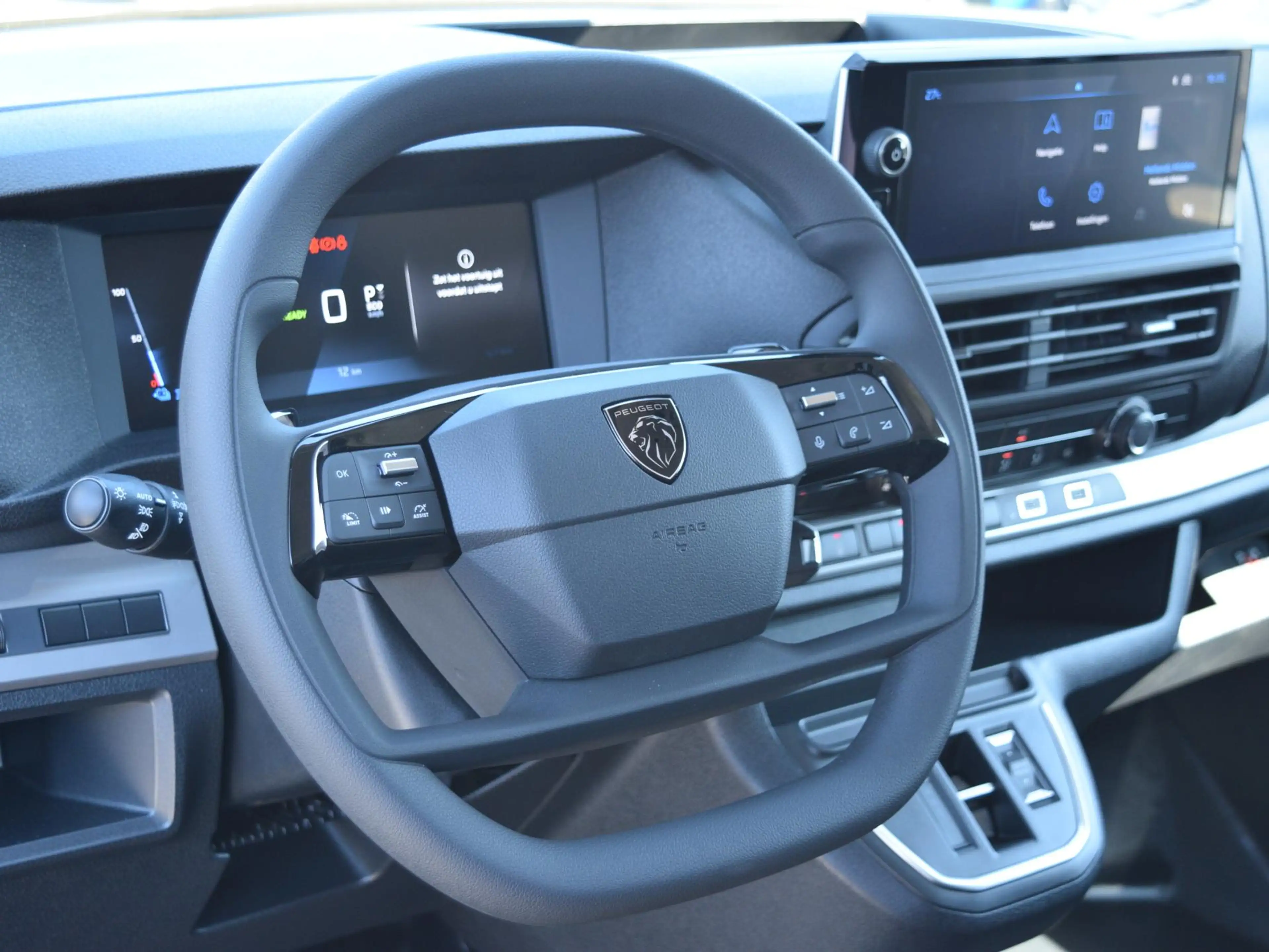 Peugeot e-Expert EV L2 75 kWh Laadruimte betimmering l Navigatie l — photo 6