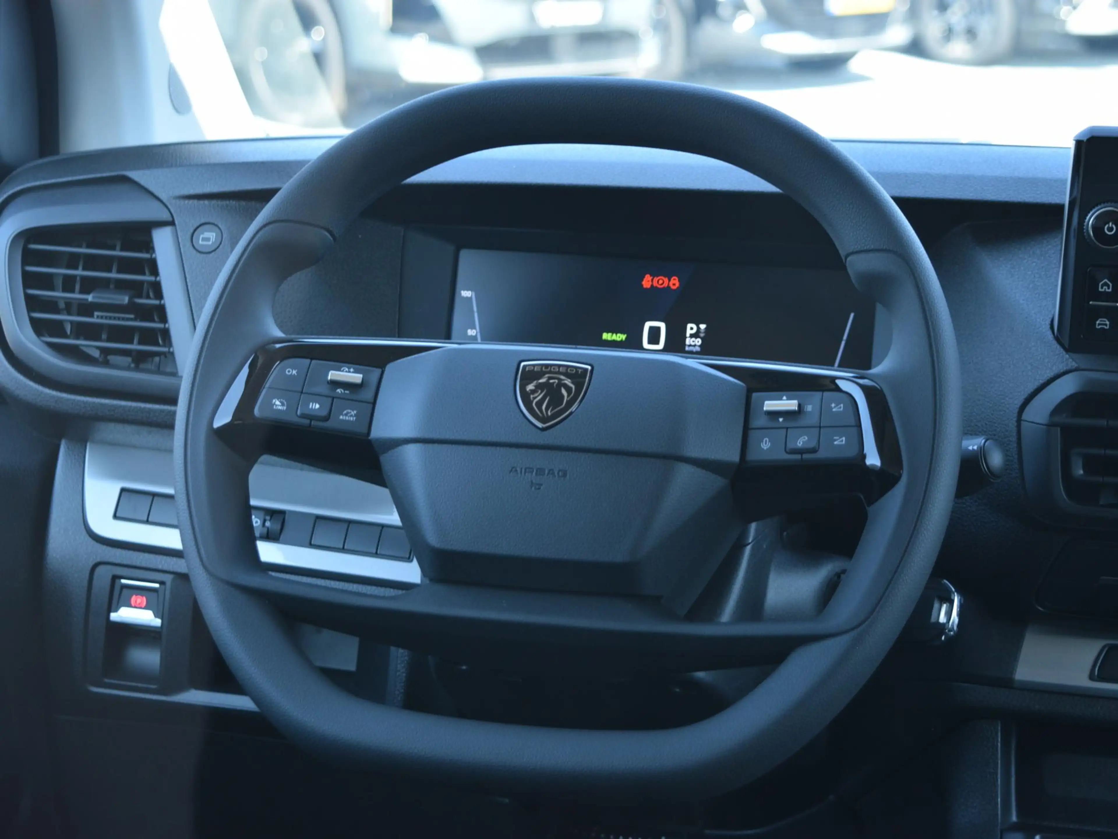 Peugeot e-Expert EV L2 75 kWh Laadruimte betimmering l Navigatie l — photo 7