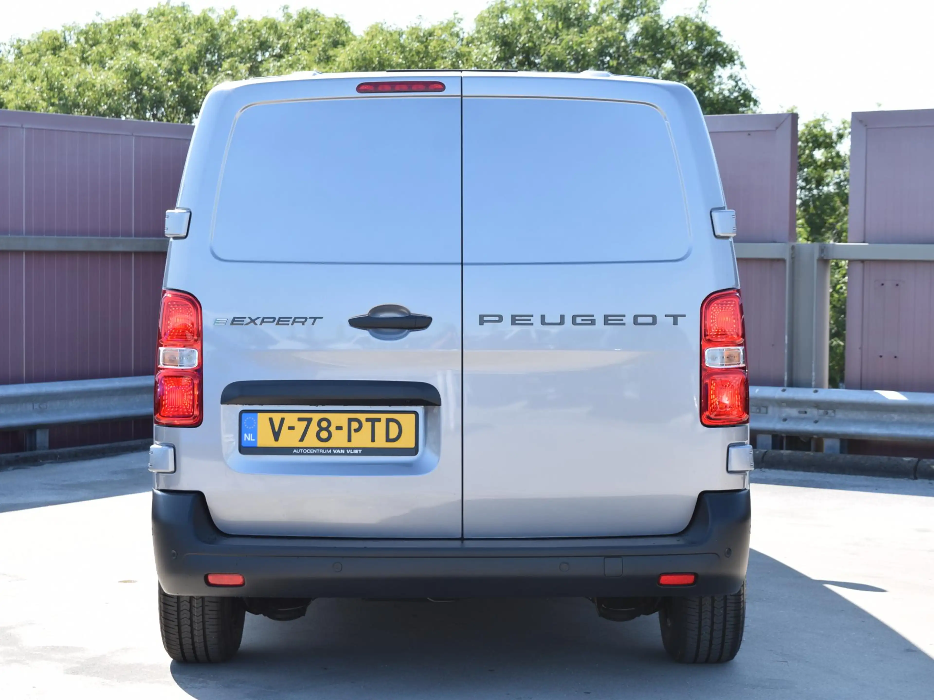 Peugeot e-Expert EV L2 75 kWh Laadruimte betimmering l Navigatie l — photo 5