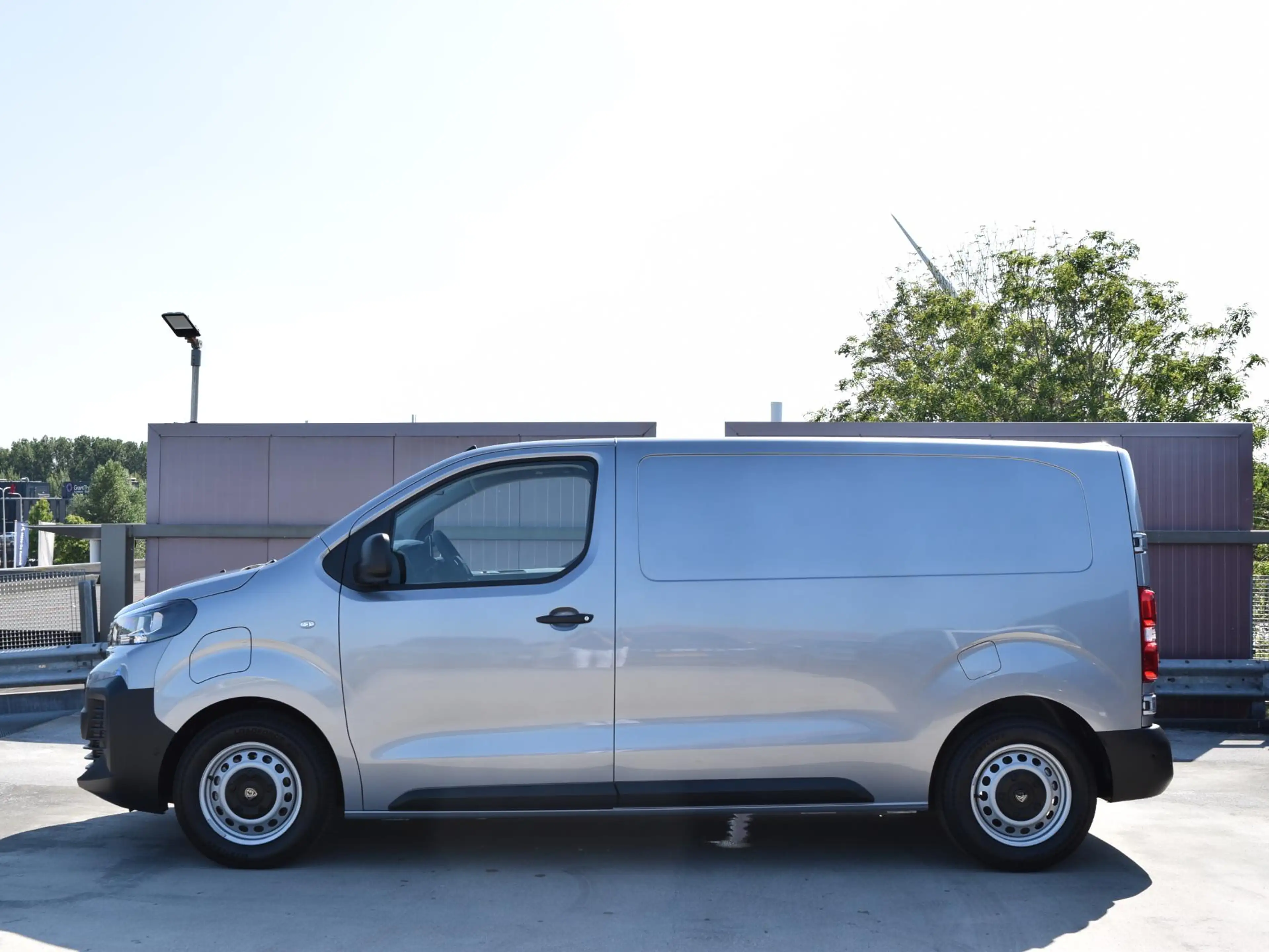 Peugeot e-Expert EV L2 75 kWh Laadruimte betimmering l Navigatie l — photo 2