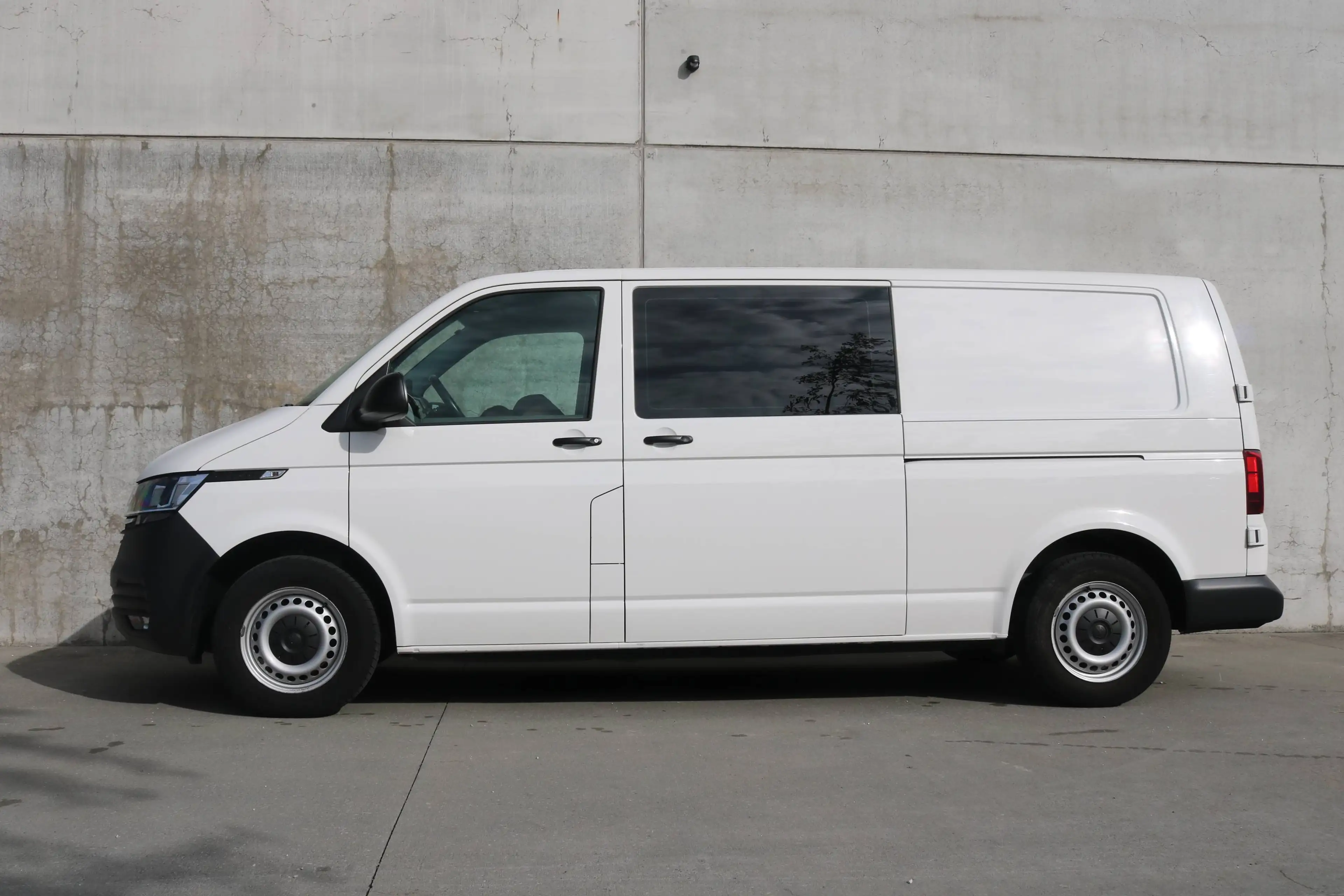 Volkswagen T6.1 Transporter 2.0 TDi SCR 4Motion Lichte Vracht Dubbele Cabine  |  6 Zitplaatsen — photo 2