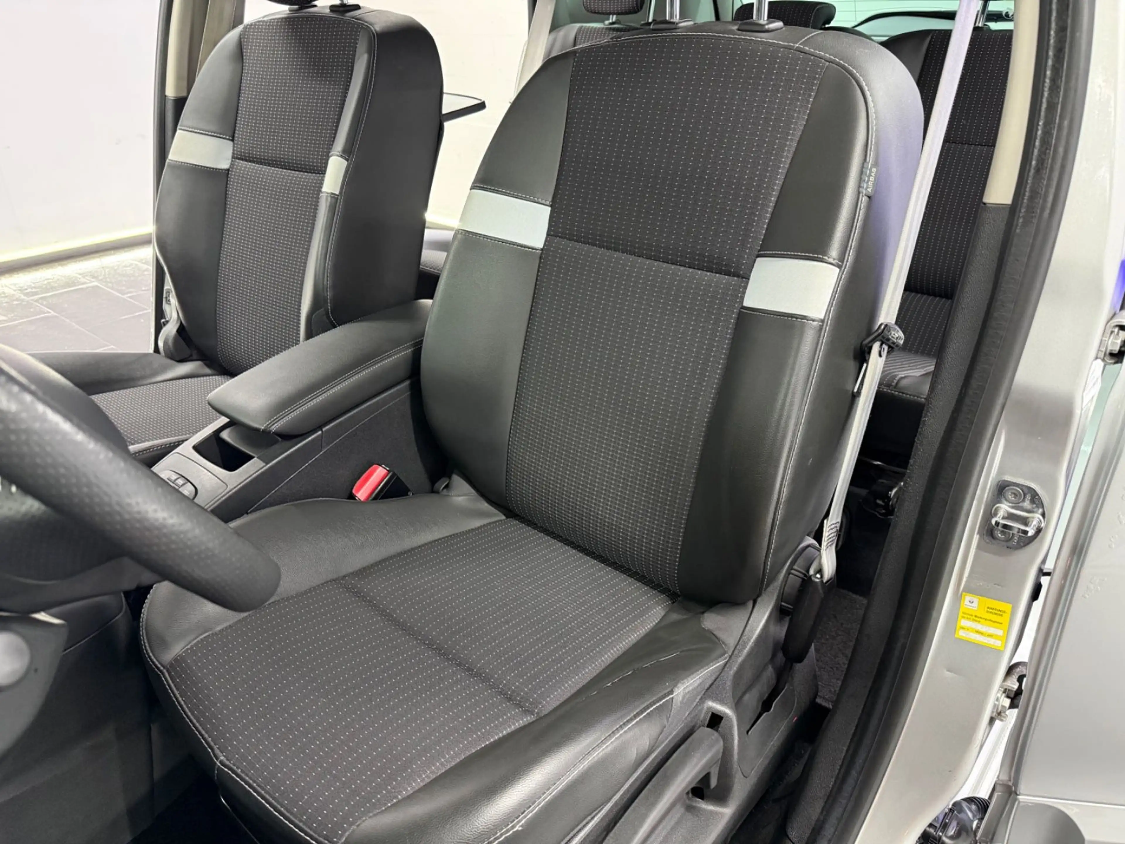 Renault Scenic III BOSE Edit. 1H LEDER NAVI KEY PDC SZHG — photo 9