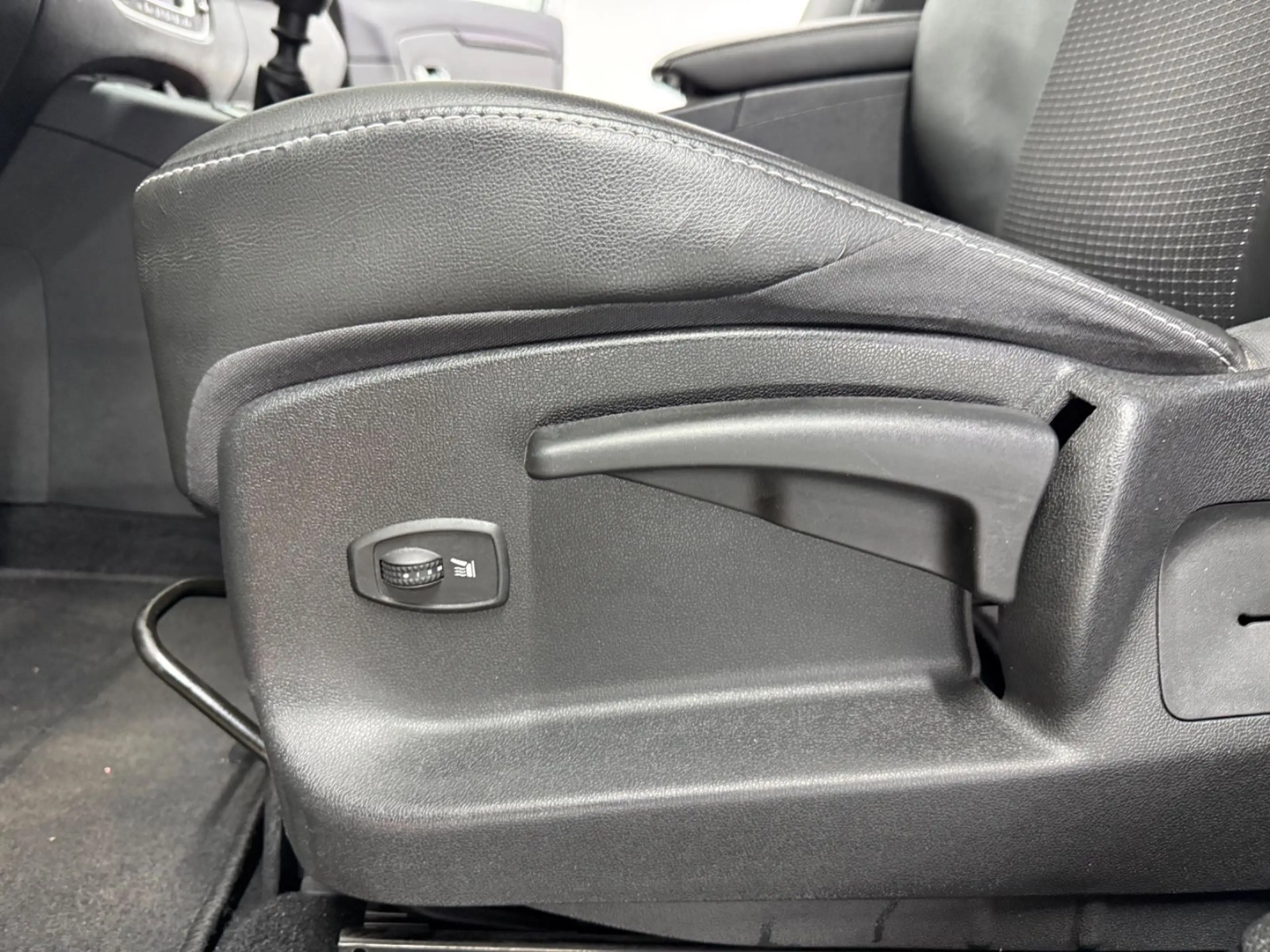 Renault Scenic III BOSE Edit. 1H LEDER NAVI KEY PDC SZHG — photo 8