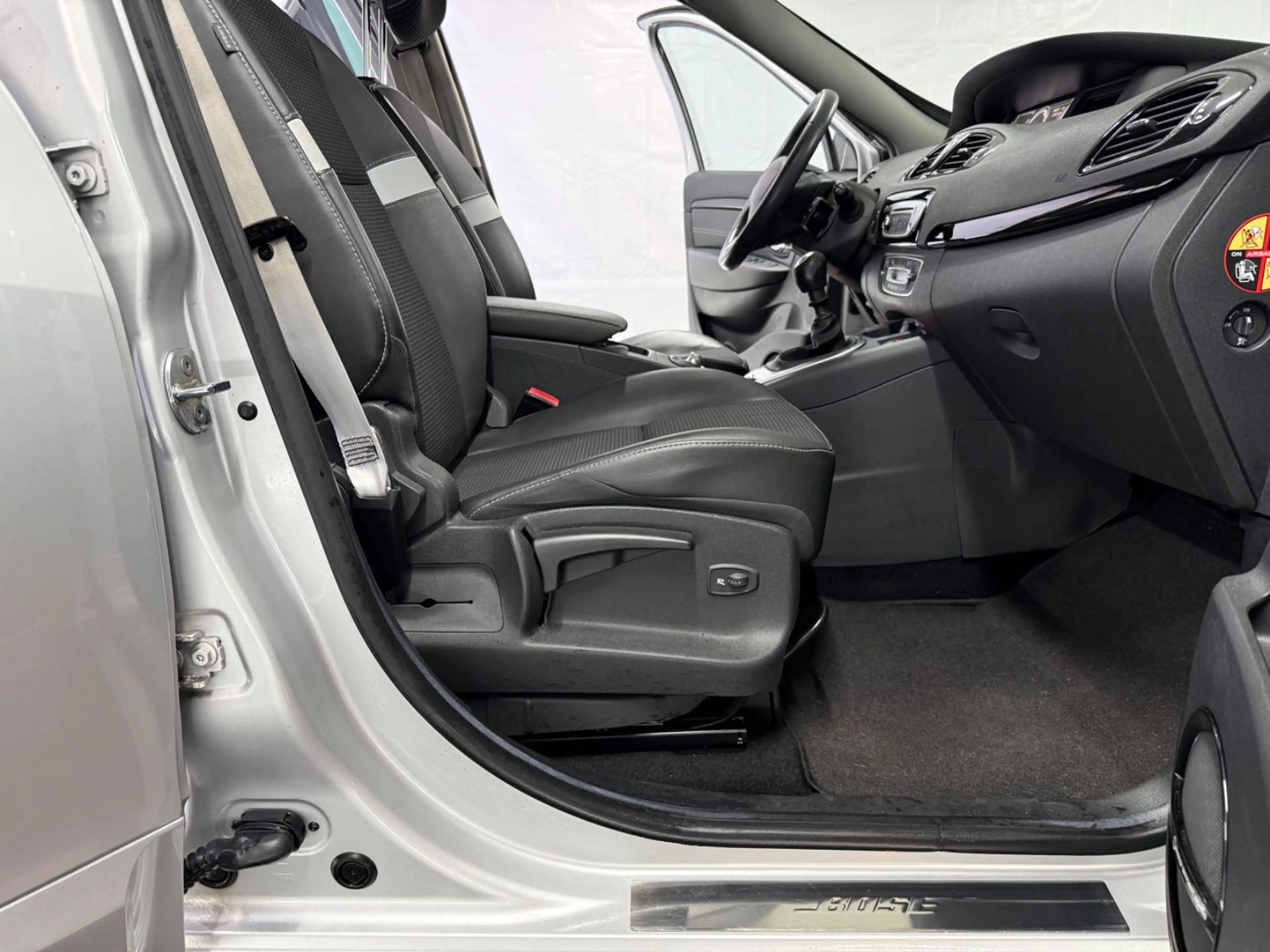 Renault Scenic III BOSE Edit. 1H LEDER NAVI KEY PDC SZHG — photo 14