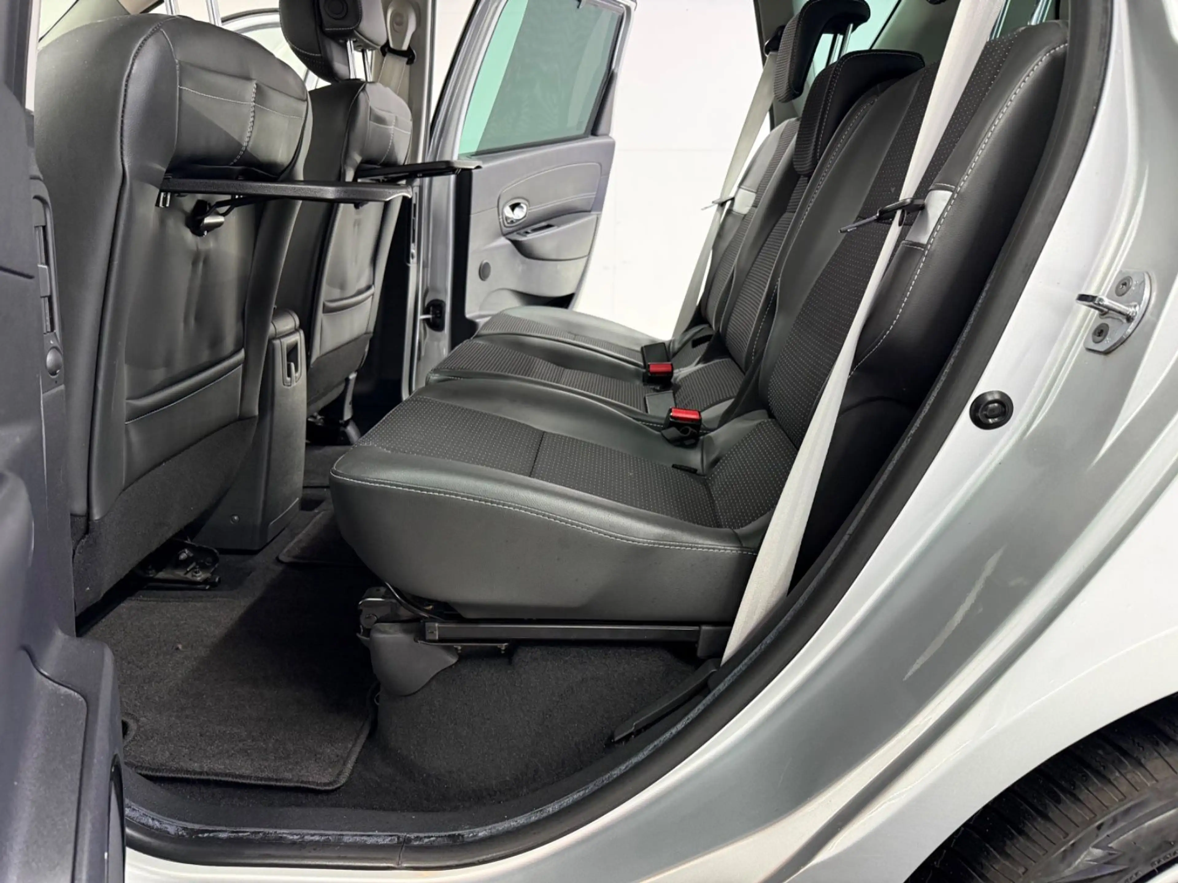 Renault Scenic III BOSE Edit. 1H LEDER NAVI KEY PDC SZHG — photo 11