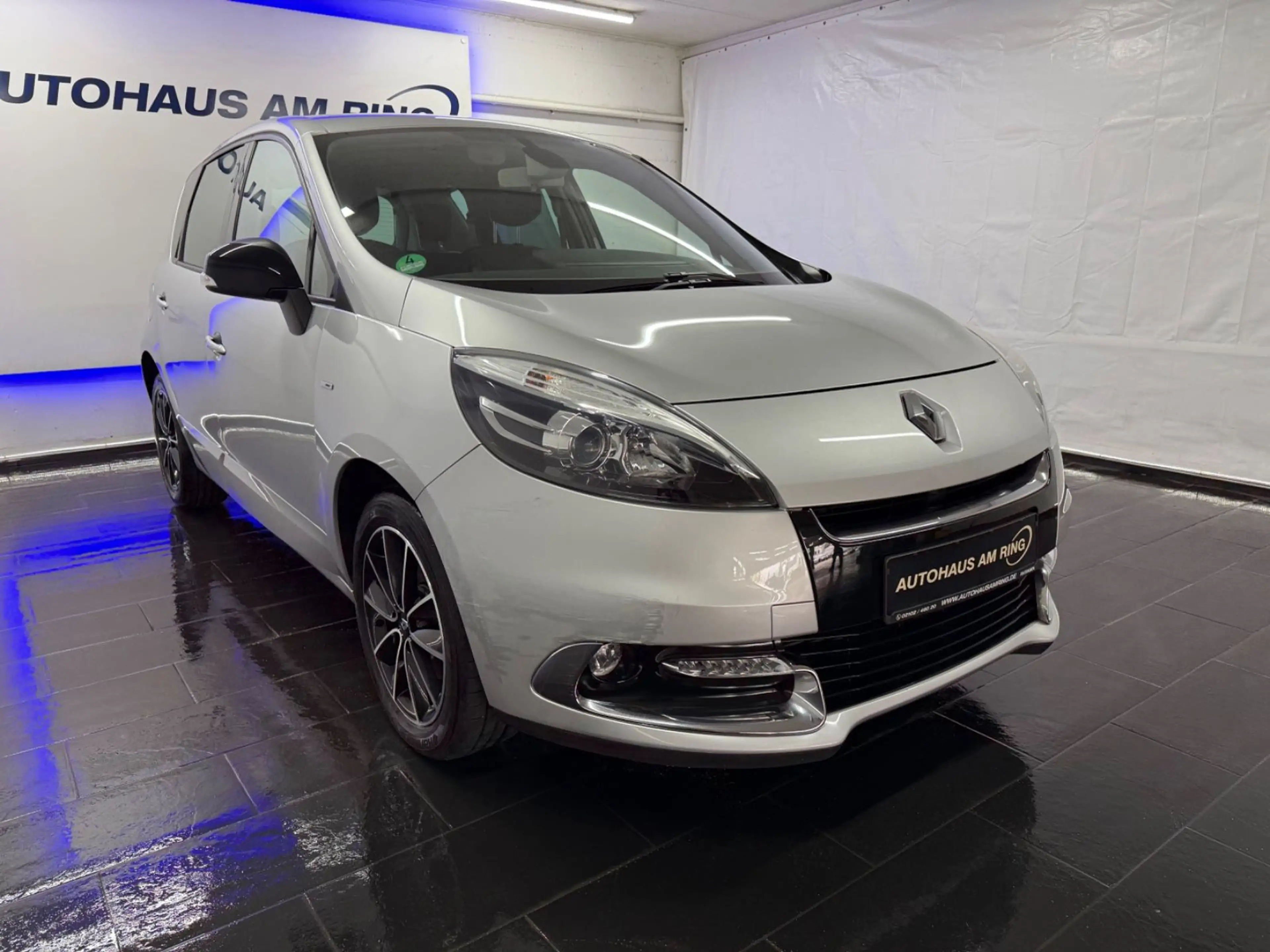 Renault Scenic III BOSE Edit. 1H LEDER NAVI KEY PDC SZHG — photo 4