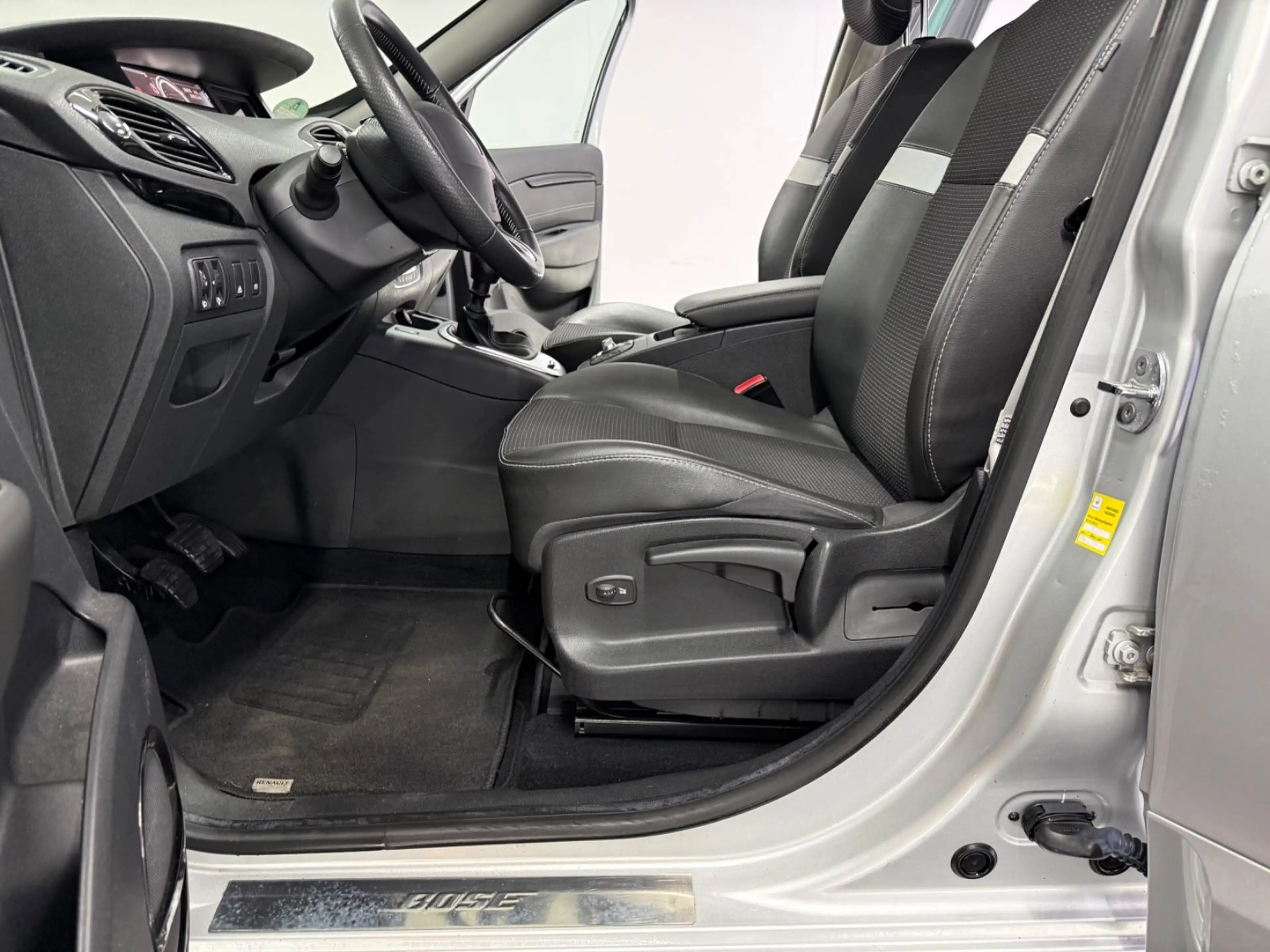 Renault Scenic III BOSE Edit. 1H LEDER NAVI KEY PDC SZHG — photo 7