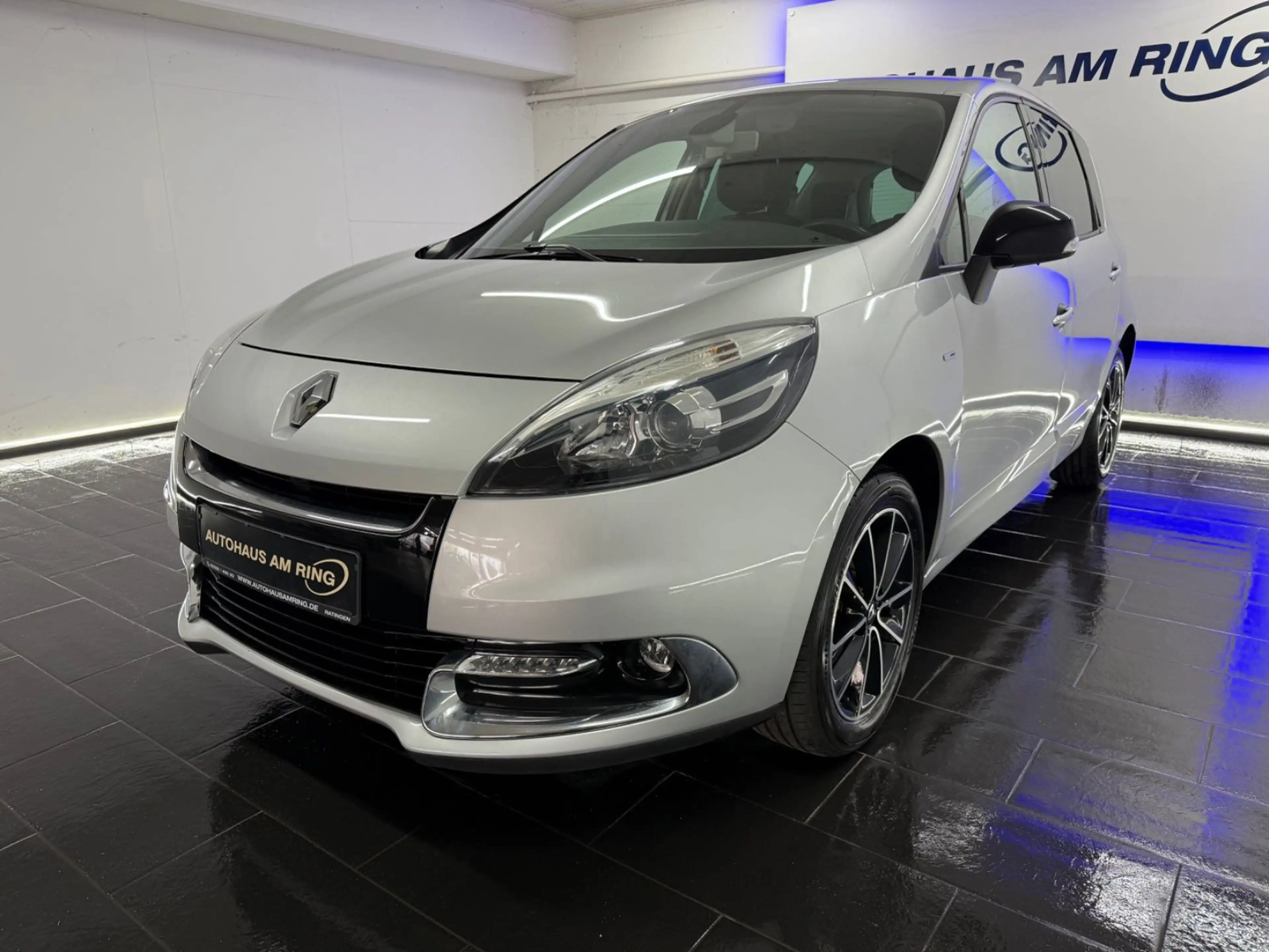 Renault Scenic III BOSE Edit. 1H LEDER NAVI KEY PDC SZHG — photo 2