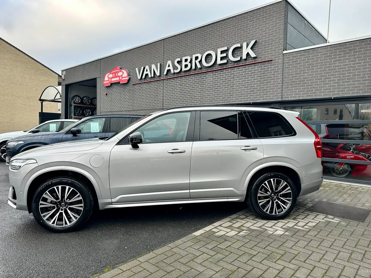 Volvo XC90 XC90 T8 AWD Plug-in Hybrid Plus Dark FULL OPTION ! Argent - 2