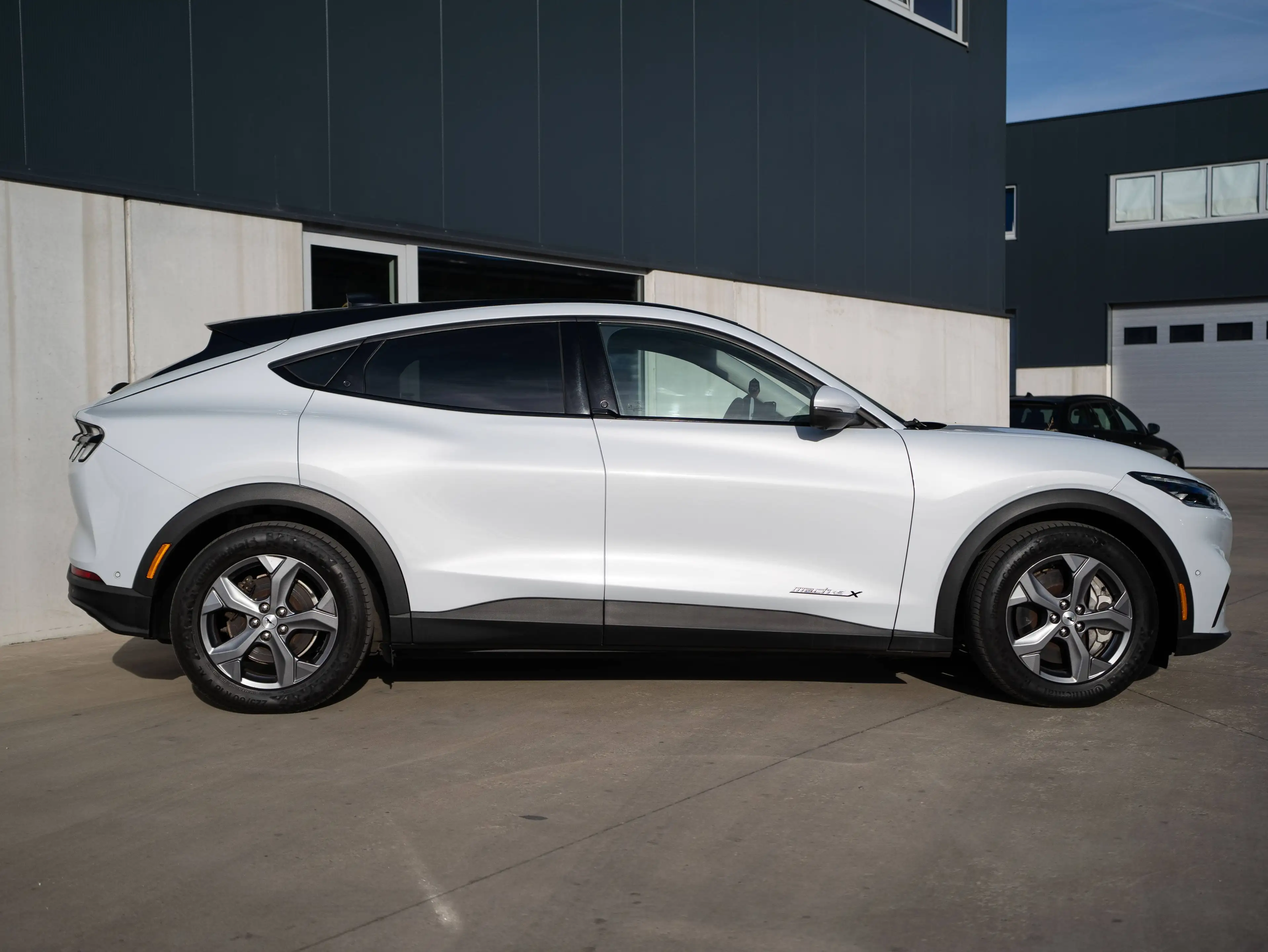 Ford Mustang Mach-E 99 kWh l RWD l Extended Range l Pano l Electric Seats l B&O — photo 8