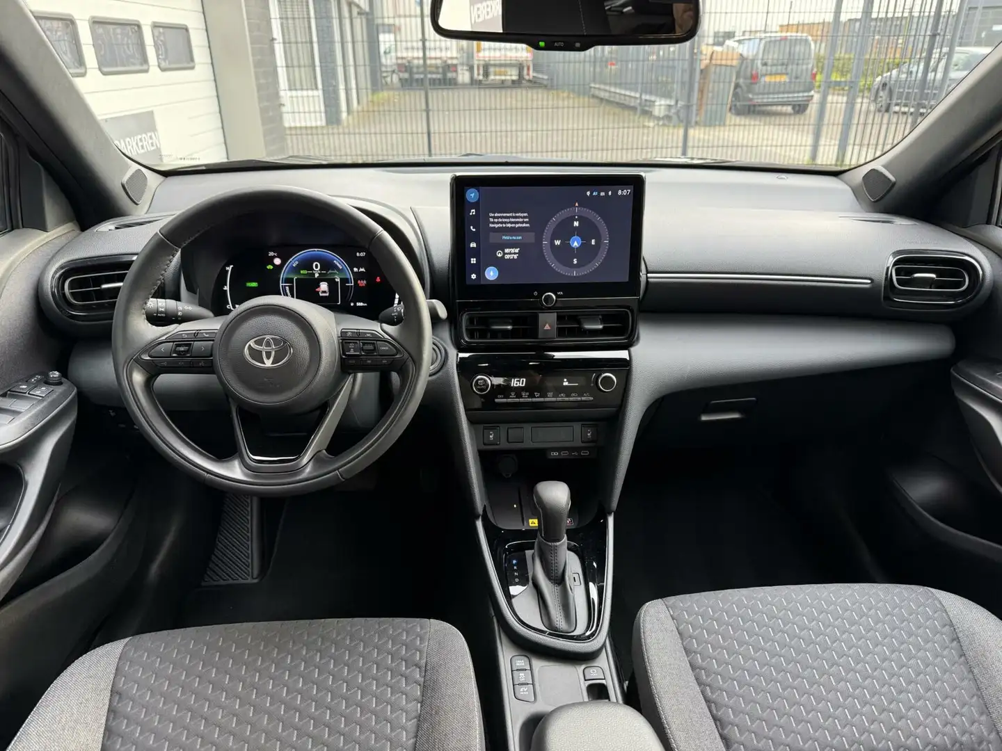 Toyota Yaris Cross 1.5 Hybrid 115 Business Plus Zwart - 2