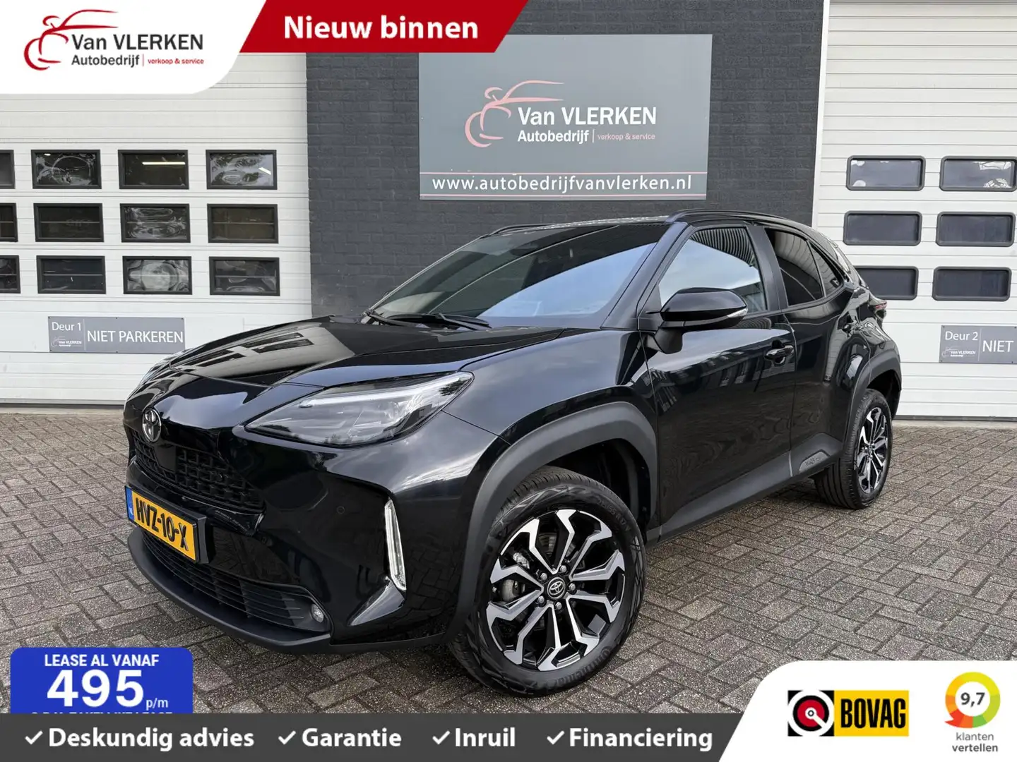 Toyota Yaris Cross 1.5 Hybrid 115 Business Plus Zwart - 1