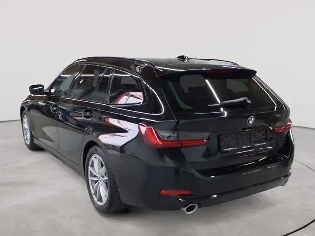 BMW 3 Series view 5