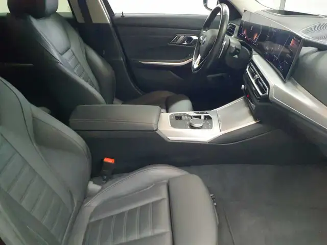 BMW 3 Series view 8