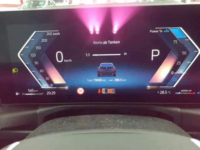 BMW 3 Series view 11